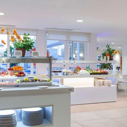 Reposez-vous et prenez votre petit-déjeuner face à la Méditerranée à Benalmádena