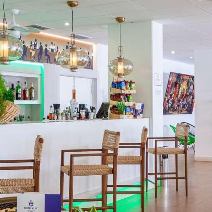 Reposez-vous et prenez votre petit-déjeuner face à la Méditerranée à Benalmádena