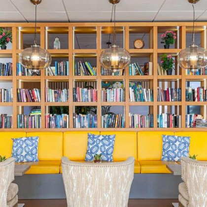 Refúgio no quarto e no terraço com cocktail e lanche em frente ao Mediterrâneo, em Benalmádena