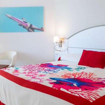 Room and terrace getaway with cocktail and snack in front of the Mediterranean, in Benalmádena