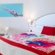 Escapada en habitación con terraza con cóctel y comida snack frente al Mediterráneo, en Benalmádena
