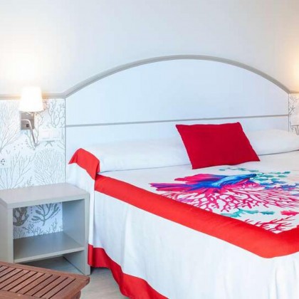 Room and terrace getaway with cocktail and snack in front of the Mediterranean, in Benalmádena