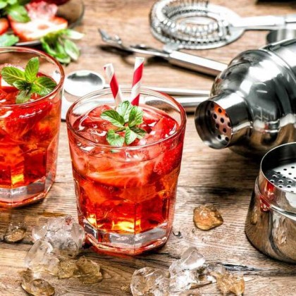Refúgio no quarto e no terraço com cocktail e lanche em frente ao Mediterrâneo, em Benalmádena