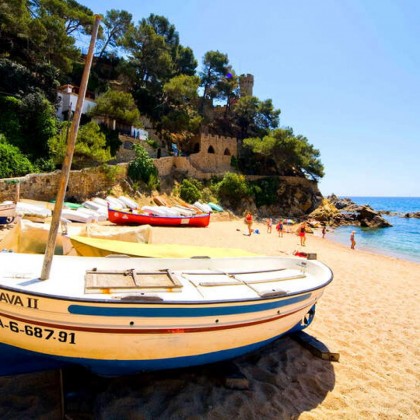 Surprise your partner: Dinner, champagne and access to the spa, right on the beachfront