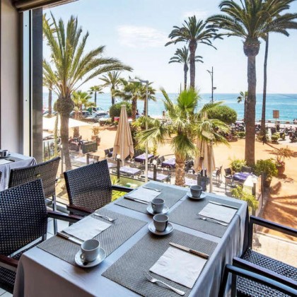 Sorprende a tu pareja: Cena, cava y acceso al spa, en primera línea de playa