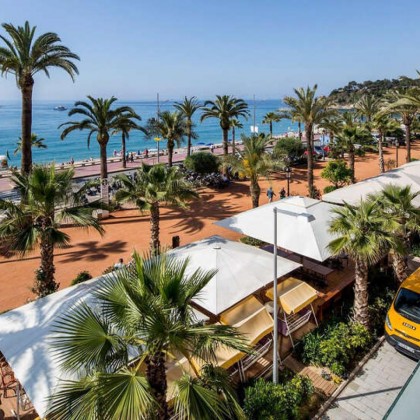 Sorprende a tu pareja: Cena, cava y acceso al spa, en primera línea de playa