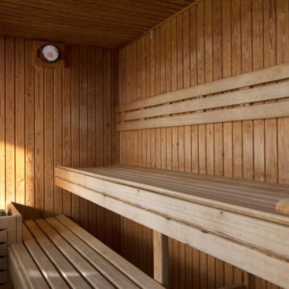 Sorprende a tu pareja: Cena, cava y acceso al spa, en primera línea de playa