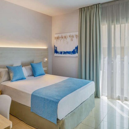 Sorprende a tu pareja: Cena, cava y acceso al spa, en primera línea de playa