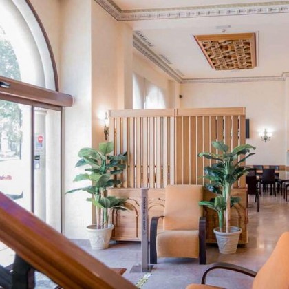Vacaciones románticas en Burgos con bañera de hidromasaje, botella de cava y bombones