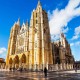 Vacaciones románticas en Burgos con bañera de hidromasaje, botella de cava y bombones