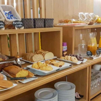 Vacaciones románticas en Burgos con bañera de hidromasaje, botella de cava y bombones