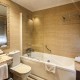 Vacaciones románticas en Burgos con bañera de hidromasaje, botella de cava y bombones
