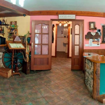 Getaway with a typical Cantabrian dinner and a visit to the olive press in the Picos de Europa