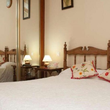 Getaway with a typical Cantabrian dinner and a visit to the olive press in the Picos de Europa