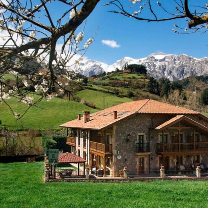 Sibaritas del Norte: Cena lebaniega y bodega frente a los Picos de Europa