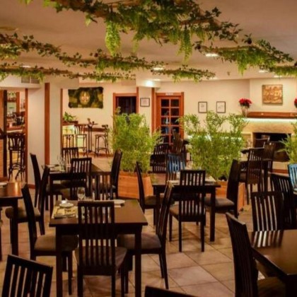 Suite júnior com banheira de hidromassagem no quarto em Santillana del Mar