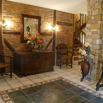 Suite júnior com banheira de hidromassagem no quarto em Santillana del Mar