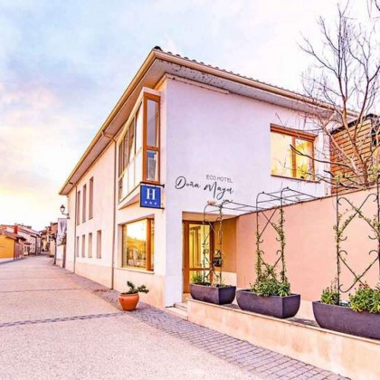 Pure romanticism in a suite with champagne, chocolates and more details to surprise your partner