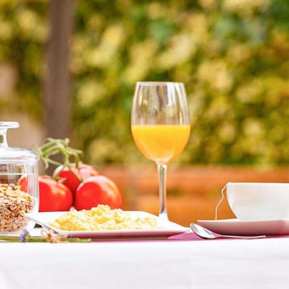Pure romanticism in a suite with champagne, chocolates and more details to surprise your partner