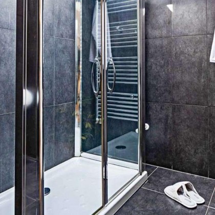 Pure romanticism in a suite with champagne, chocolates and more details to surprise your partner