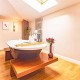 Pure romanticism in a suite with champagne, chocolates and more details to surprise your partner