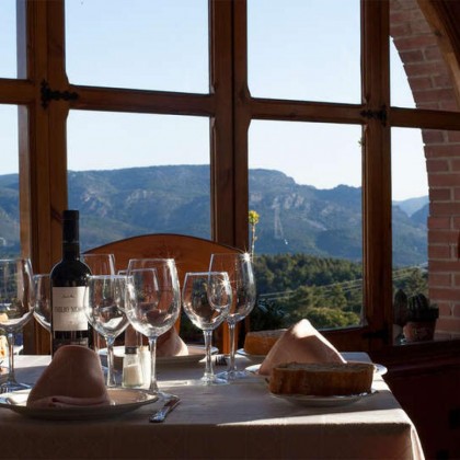 Gastronomic getaway with dinner, picnic basket and wine in Despeñaperros Natural Park