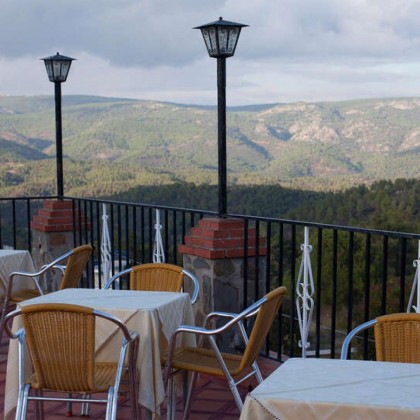 Gastronomic getaway with dinner, picnic basket and wine in Despeñaperros Natural Park