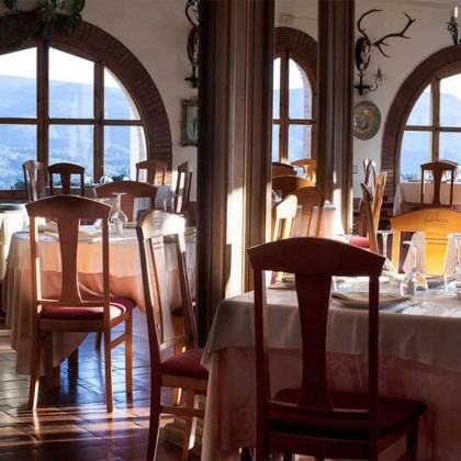 Gastronomic getaway with dinner, picnic basket and wine in Despeñaperros Natural Park