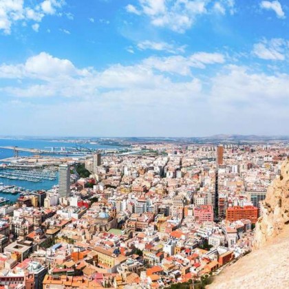 Escapadinha para casais em Alicante: num quarto de design superior com pequeno-almoço no quarto
