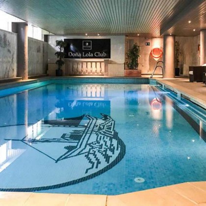 Romantic getaway on the Costa del Sol with bottle of wine, spa access and more
