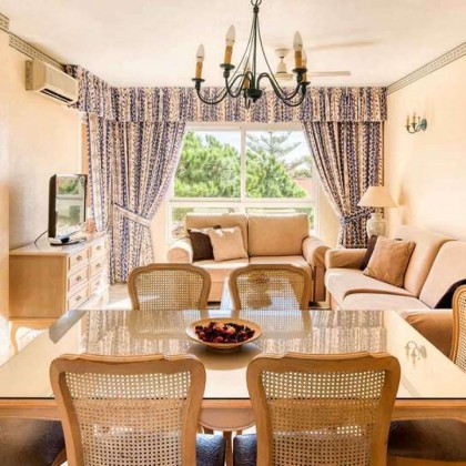 Escapade relaxante avec bouteille de vin et surclassement supérieur sur la Costa del Sol