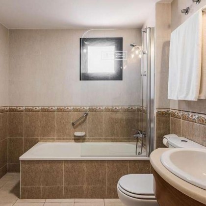 Romantic getaway on the Costa del Sol with bottle of wine, spa access and more