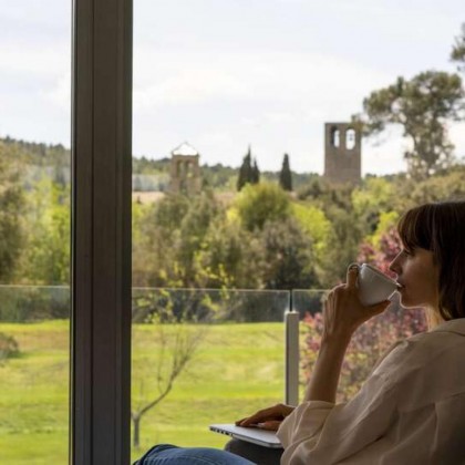 Romantic getaway in idyllic surroundings with glass of cava and chocolates