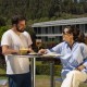Escapada romántica en entorno idílico con copa de cava y bombones