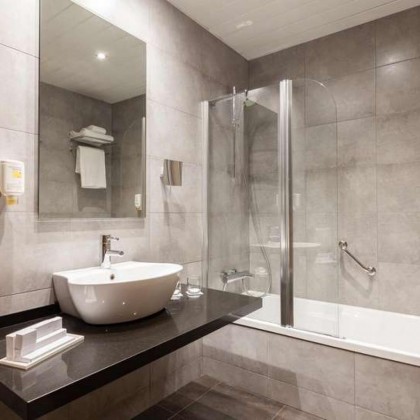 Getaway in the centre of Bilbao with breakfast included