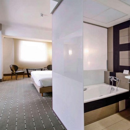 Premium getaway: gourmet breakfast and cava in a luxury hotel in the heart of Pamplona