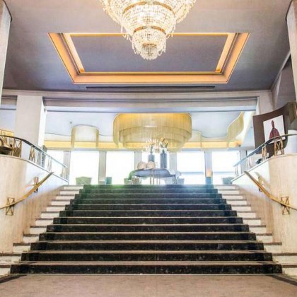 Premium getaway: gourmet breakfast and cava in a luxury hotel in the heart of Pamplona