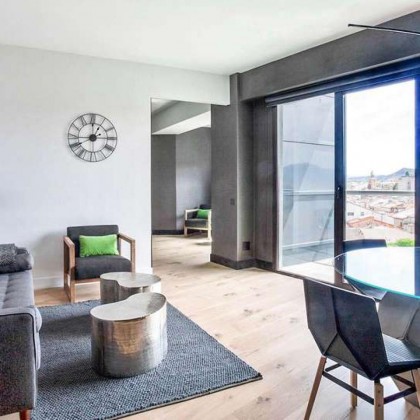 Premium getaway: gourmet breakfast and cava in a luxury hotel in the heart of Pamplona