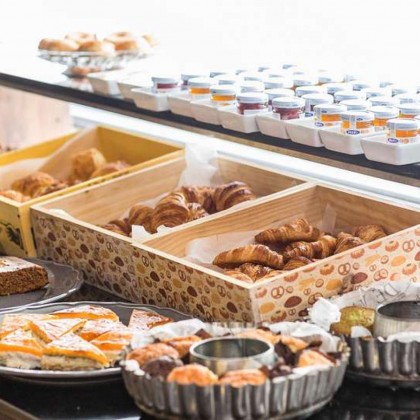 Escapade romantique à Pampelune dans un hôtel de luxe avec petit-déjeuner gourmet, cava et chocolats