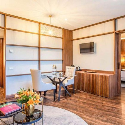 Premium getaway: gourmet breakfast and cava in a luxury hotel in the heart of Pamplona