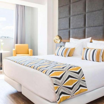 Premium getaway: gourmet breakfast and cava in a luxury hotel in the heart of Pamplona