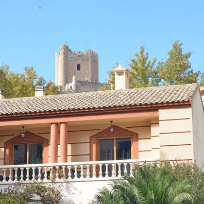 Romantisme à Alcalá del Júcar avec dîner et visite d'une cave à vin
