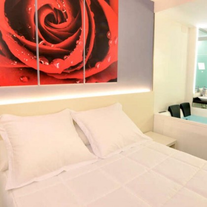Romanticism in Alcalá del Júcar in a superior room with dinner and a visit to a winery with wine tasting