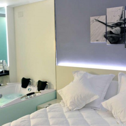 Romanticism in Alcalá del Júcar in a superior room with dinner and a visit to a winery with wine tasting