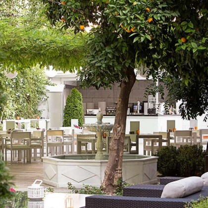 Luxury and relaxation in a deluxe room with access to the Spa in the centre of Granada.