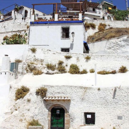 Luxury and relaxation in a deluxe room with access to the Spa in the centre of Granada.