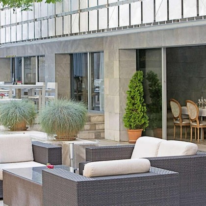 Luxury and relaxation in a deluxe room with access to the Spa in the centre of Granada.