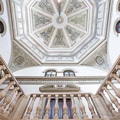 Luxury and relaxation in a deluxe room with access to the Spa in the centre of Granada.