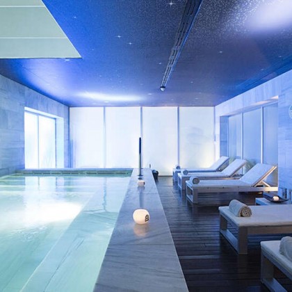 Luxury and relaxation in a deluxe room with access to the Spa in the centre of Granada.