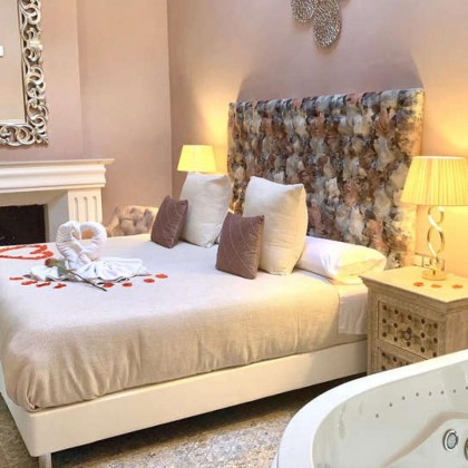 Oferta romántica en Suite con jacuzzi y cava en el centro de Mérida